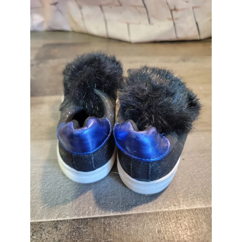 Kidpik youth shoes 10 Black glittery poof ball fur‎